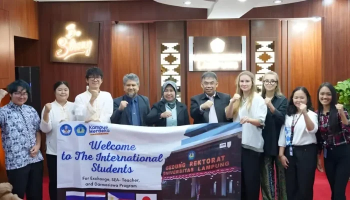 Tujuh Mahasiswa Asing Memulai Perjalanan Belajar di FEB dan FKIP Unila Melalui Program Mahasiswa Internasional