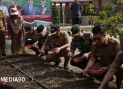 Revitalisasi Pertanian Lokal: Bupati Lampung Selatan Ajak Warga Tanam Bawang di Kebun Edukasi