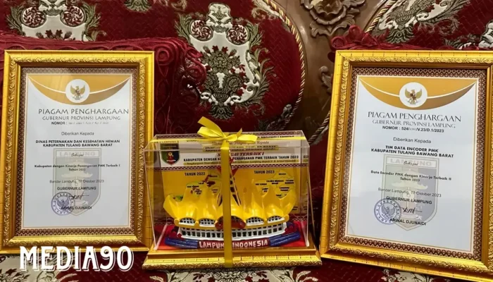 Keberhasilan Pemkab Tulangbawang Barat dalam Mengatasi Wabah PMK Diberikan Penghargaan Gubernur Lampung