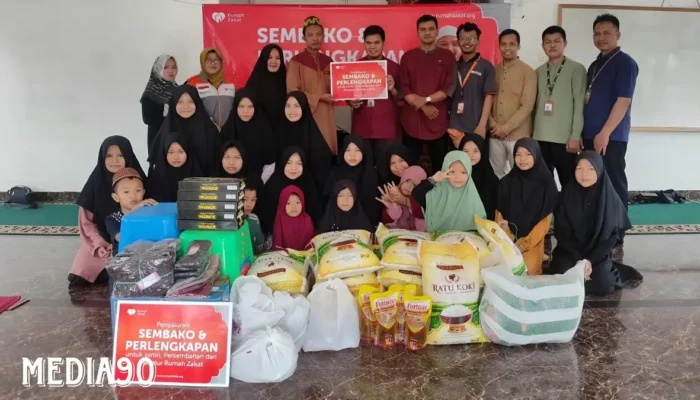 Keikhlasan di Hari Santri: Rumah Zakat Menyalurkan Makanan dan Perlengkapan ke Ponpes Quran Al-Islah Trimurjo