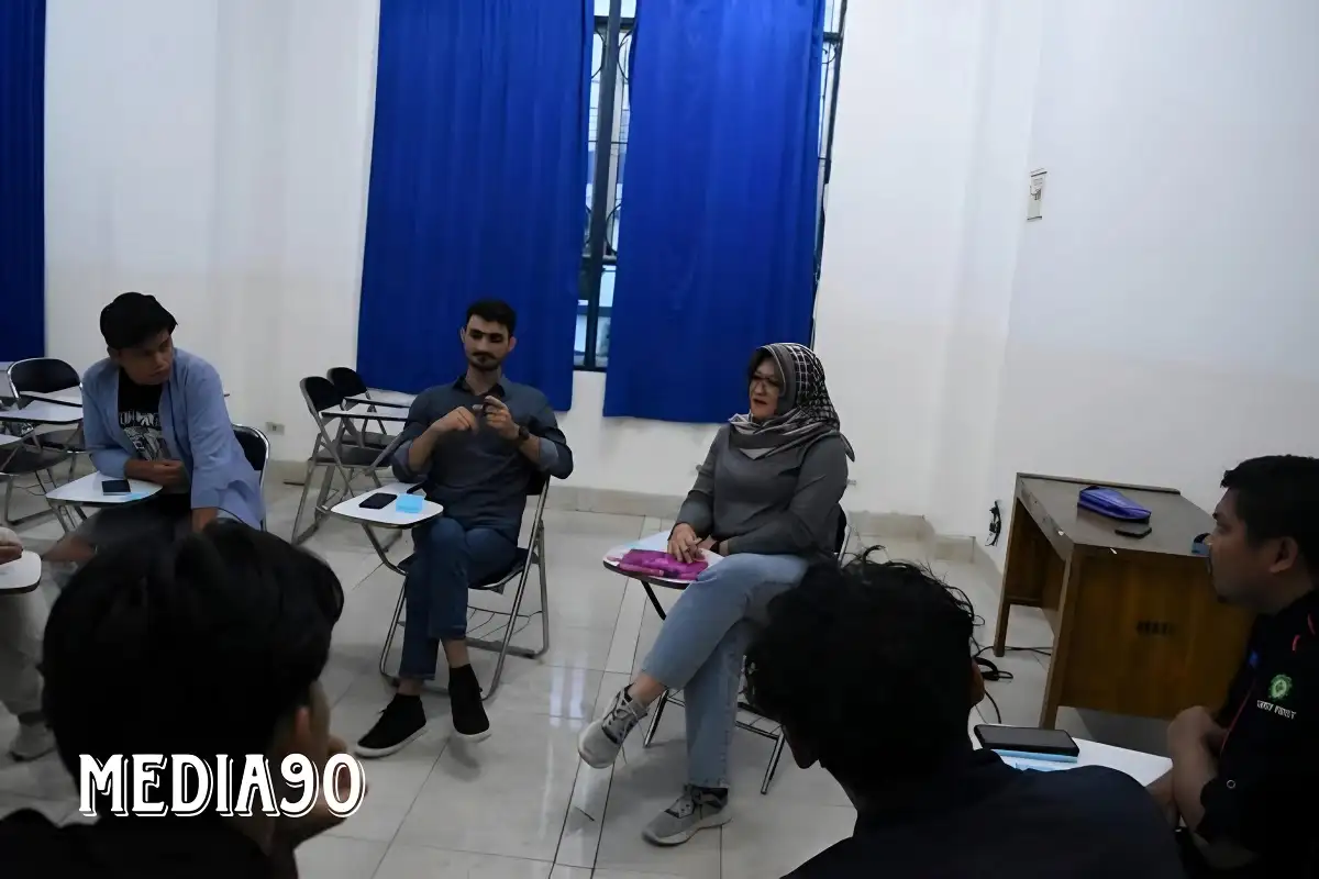 Mahasiswa Asing IIB Darmajaya Sapa Mahasiswa Prodi Teknik Informatika dalam Kelas Bahasa Inggris
