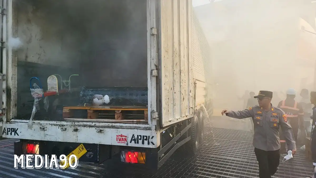 Nihil Korban Jiwa, Truk Ekspedisi Jadi Penyebab Terbakarnya Kapal Tranship 1 di Pelabuhan Bakauheni