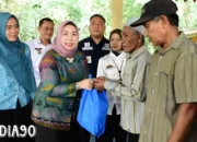 Sumbangan 450 Paket Sembako untuk Lansia dari Pj Ketua TP PKK Tulangbawang Barat di Tiga Kecamatan