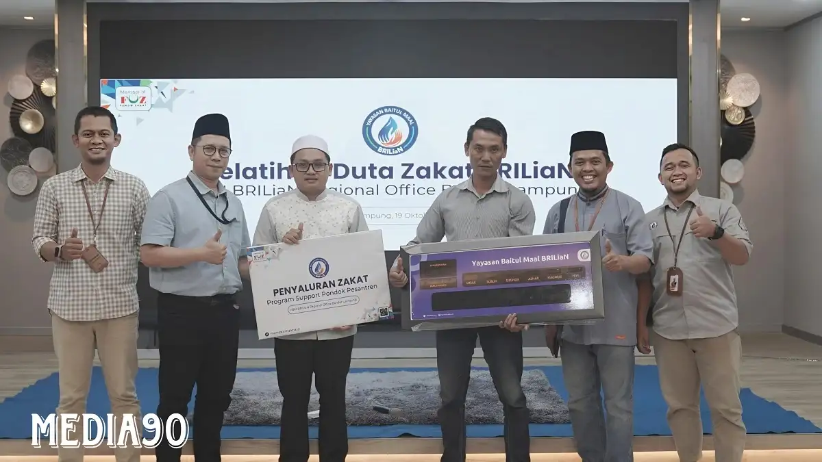 Program Support Dakwah, YBM BRILian Salurkan Bantuan Jam Digital Masjid dan Beras ke Pondok Pesantren di Lampung