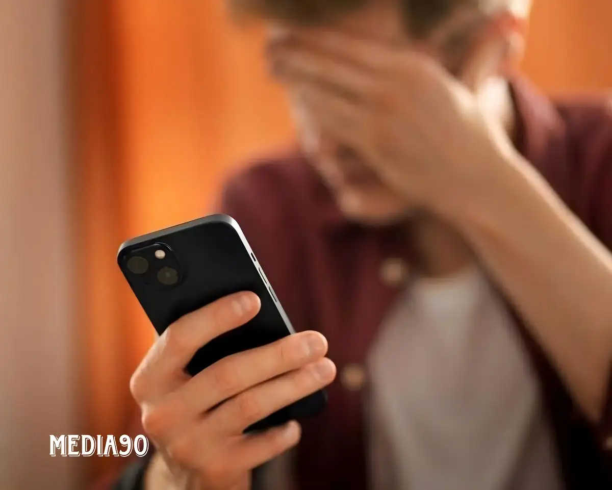 Simak 6 Tips ini agar terhindar dari Smartphone Vision Syndrome, nomor 5 wajib dilakukan