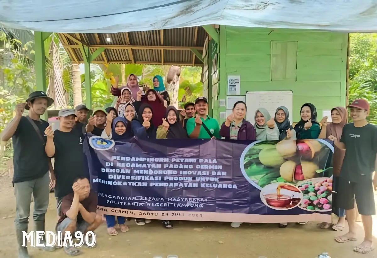 Tim PKM Polinela Beri Pelatihan Pengolahan Teknologi Buah Pala di Desa Banjaran, Pesawaran
