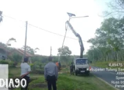 Ditjen Perhubungan Darat Salurkan Bantuan PJU Tenaga Surya untuk Penerangan Jalan di Tulangbawang Barat