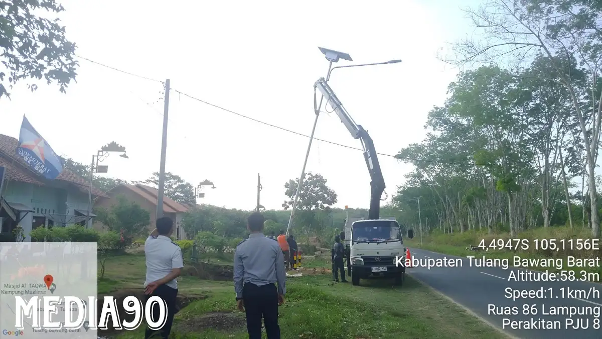 Akhir November 2023, Jalan Tiyuh Panaragan - Penumangan Tulangbawang Barat Dipasang Lampu Bertenaga Surya