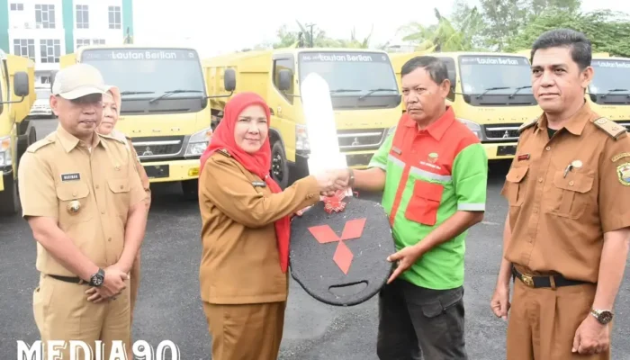 Menghadapi Tantangan Sampah, Wali Kota Eva Dwiana Perkuat Pasukan Kebersihan di Dinas Lingkungan Hidup