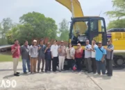 Bantuan Eksavator Kelima dari KKP RI untuk Petambak Udang Di Pasena Tulang Bawang