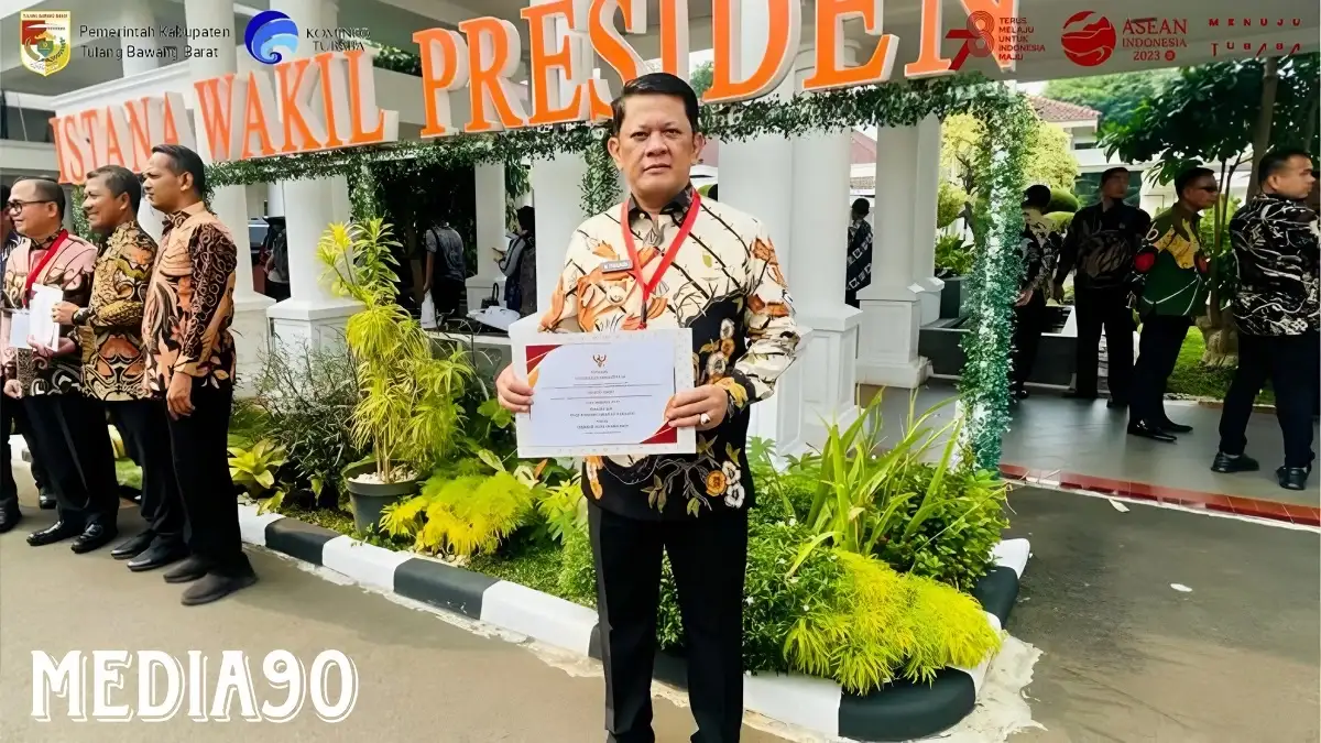 Berhasil Turunkan Kemiskinan, Pj Bupati Tulangbawang Barat Terima Penghargaan Insentif Fiskal dari Wakil Presiden RI