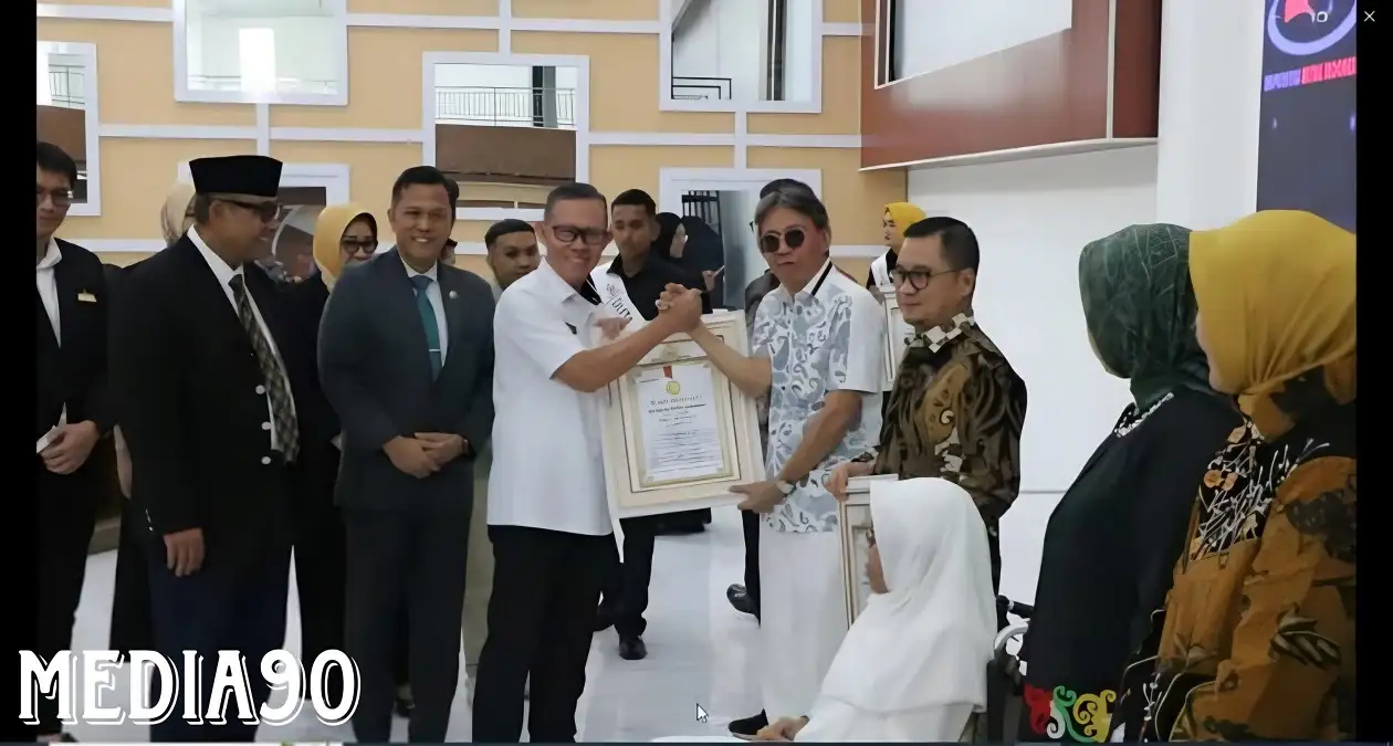 Dedikasi H Alfian Husin Membuahkan Penghargaan Bhakti Pendidikan