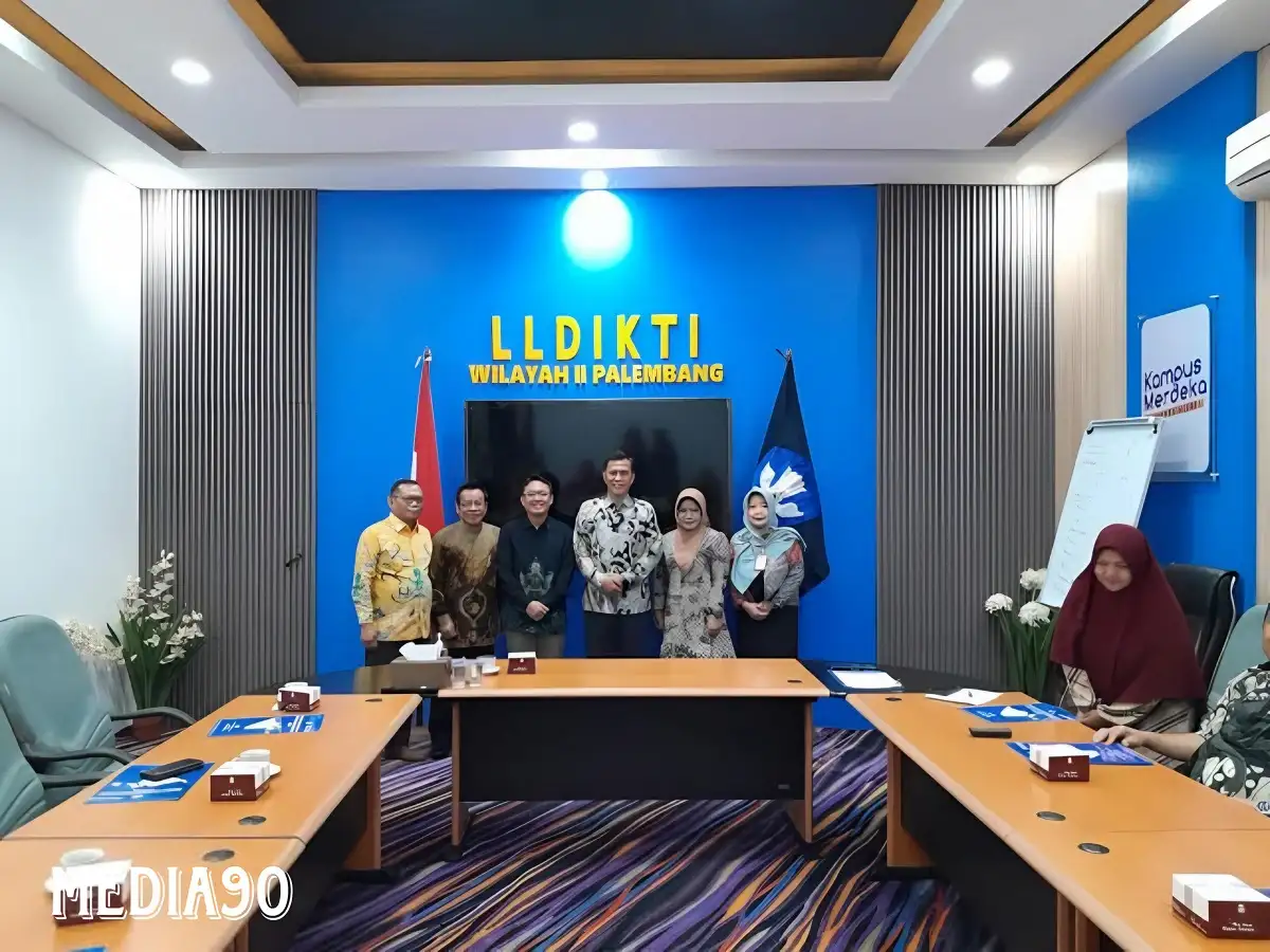Dosen Universitas Malahayati Dr. Febrianty Raih Penghargaan Academic Leaders 2023