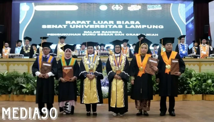 Perayaan Keberhasilan: Empat Pasangan Suami Istri Raih Penghargaan Guru Besar Unila, Rektor Bangga dengan Capaian Luar Biasa Menuju Kelas Dunia