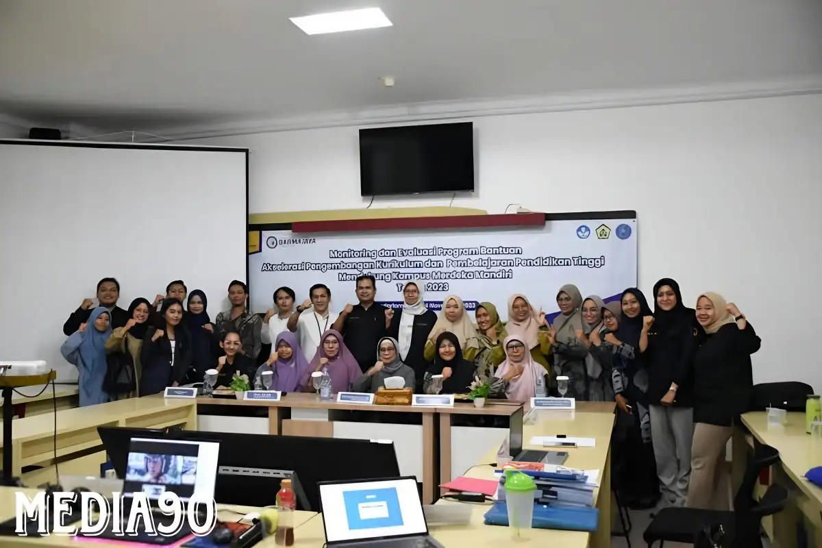 Hibah PT KMM, Tim Pakar Belmawa Beri Masukan Prodi DKV dan Prodi Bisnis Digital IIB Darmajaya