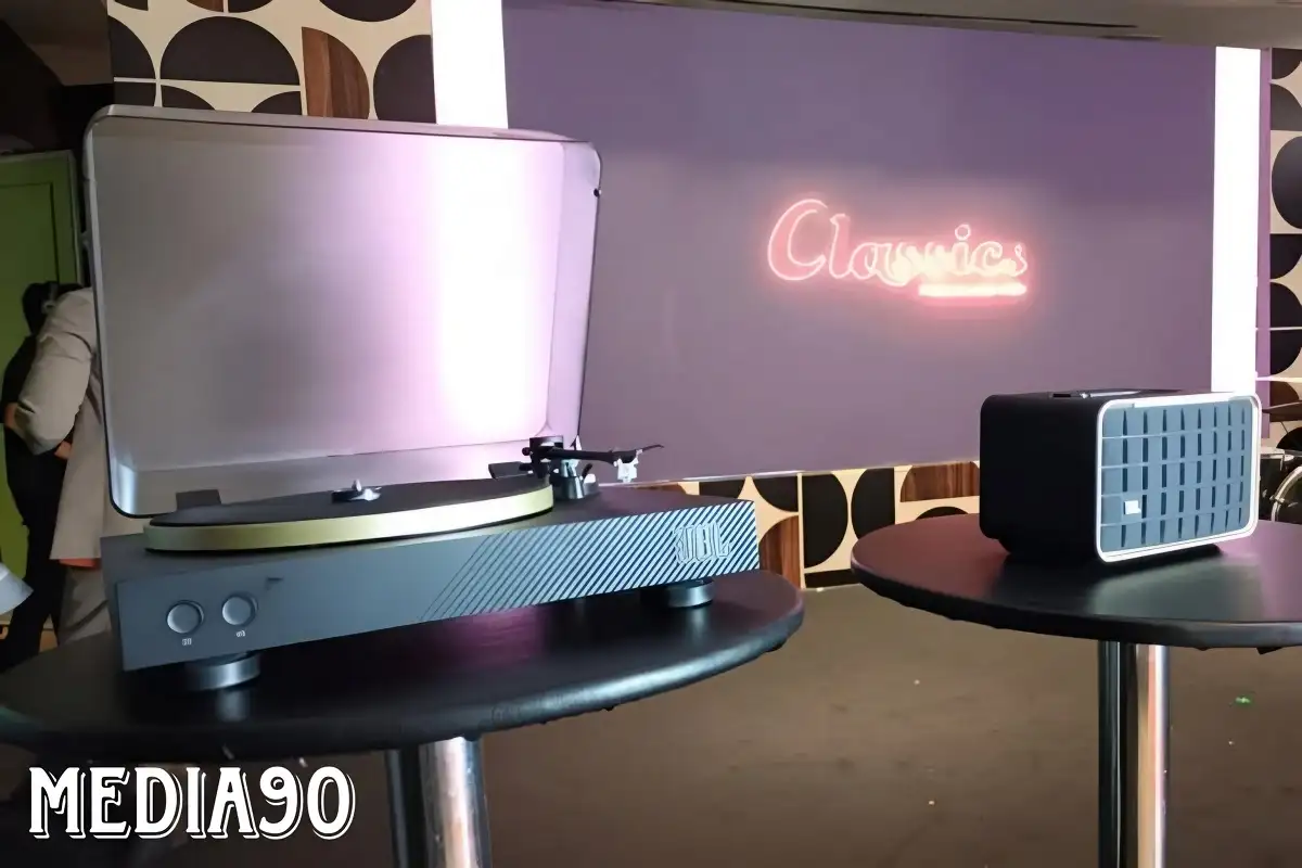 JBL luncurkan Authentics dan Turntable Spinner BT, dua perangkat audio modern dengan desain retro