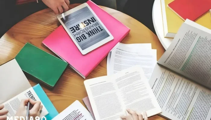 5 Alasan Mengapa e-Reader Lebih Unggul daripada Buku Konvensional: Koleksi Ribuan Buku dalam Satu Perangkat