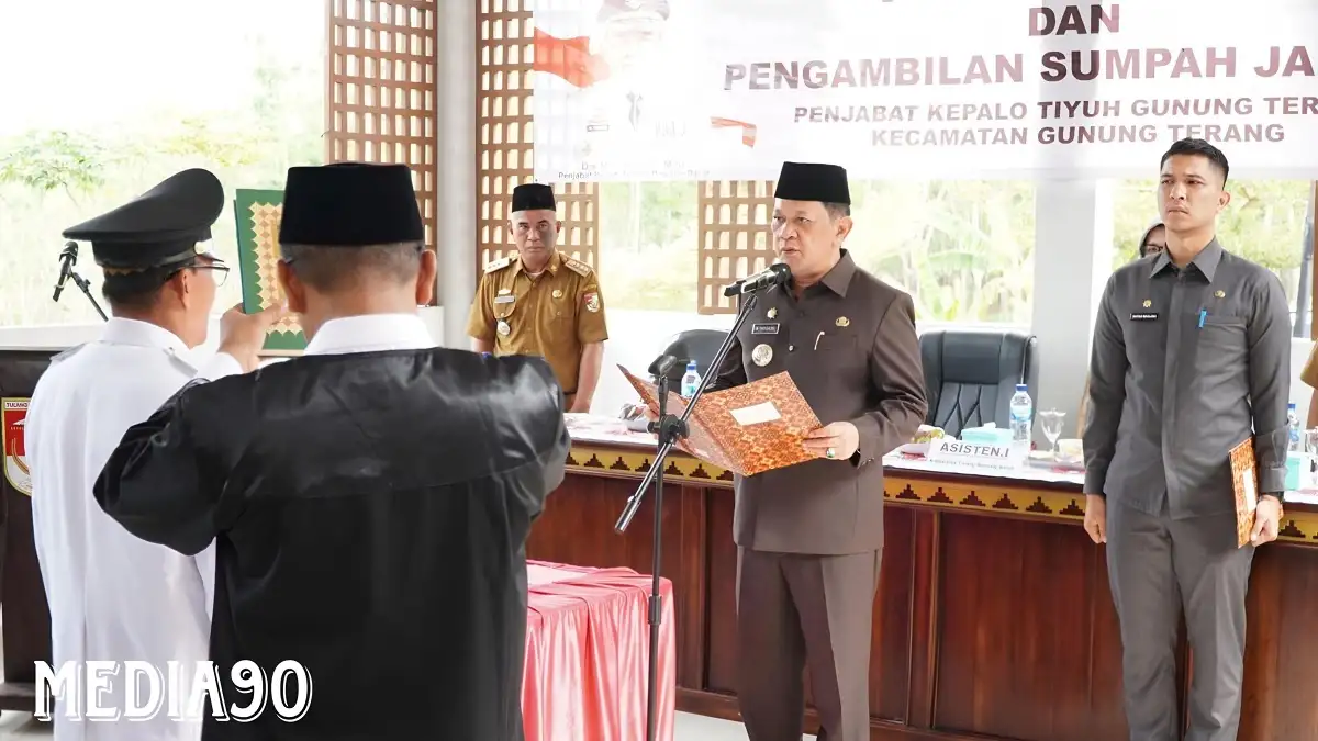 Lantik Pj Kepalo Tiyuh Gunung Terang, Pj Bupati M. Firsada Komitmen Majukan Tiyuh di Tulangbawang Barat
