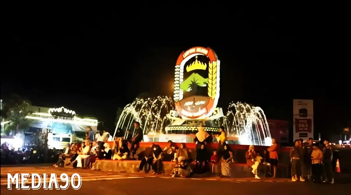 Menikmati Malam Minggu di Kalianda, Ada Hiburan Live Music di Tugu Bundaran Pancasila