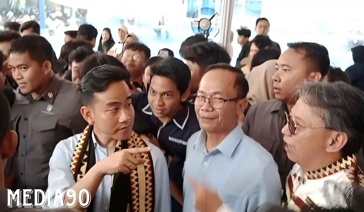 Sambangi Kampus IIB Darmajaya Bandar Lampung, Gibran Dapat Titipan Aneka Aspirasi