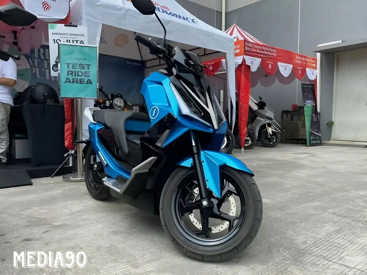 Test Ride Motor Listrik Alva Cervo Tombol Boost Bikin Kebut 100 KmJam Secara Instan!