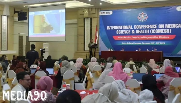 Forum Internasional Terkait Kesehatan: Seminar Kedokteran dan Ilmu Kesehatan oleh Tim HETI Unila