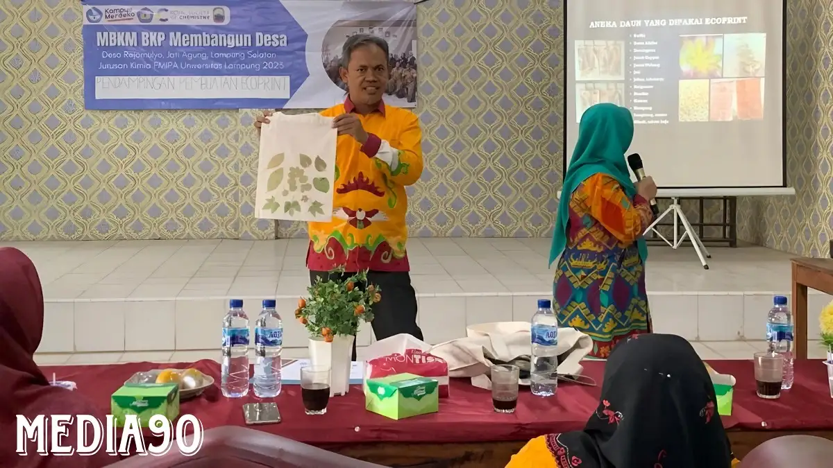Tim MBKM FMIPA Unila Dampingi Pembuatan Ecoprint di Jati Agung Lampung Selatan