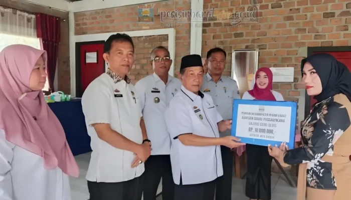 Bantuan Perbankan Rumah dari Wabup Pesisir Barat Membantu Pekon Tembakak yang Terdampak Bencana