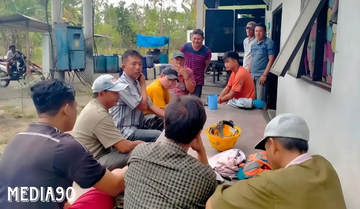 Warga Keluhkan Setahun Listrik Byarpet, PLN Kirim Genset Baru ke Pulau Tabuan Tanggamus Lewat Laut
