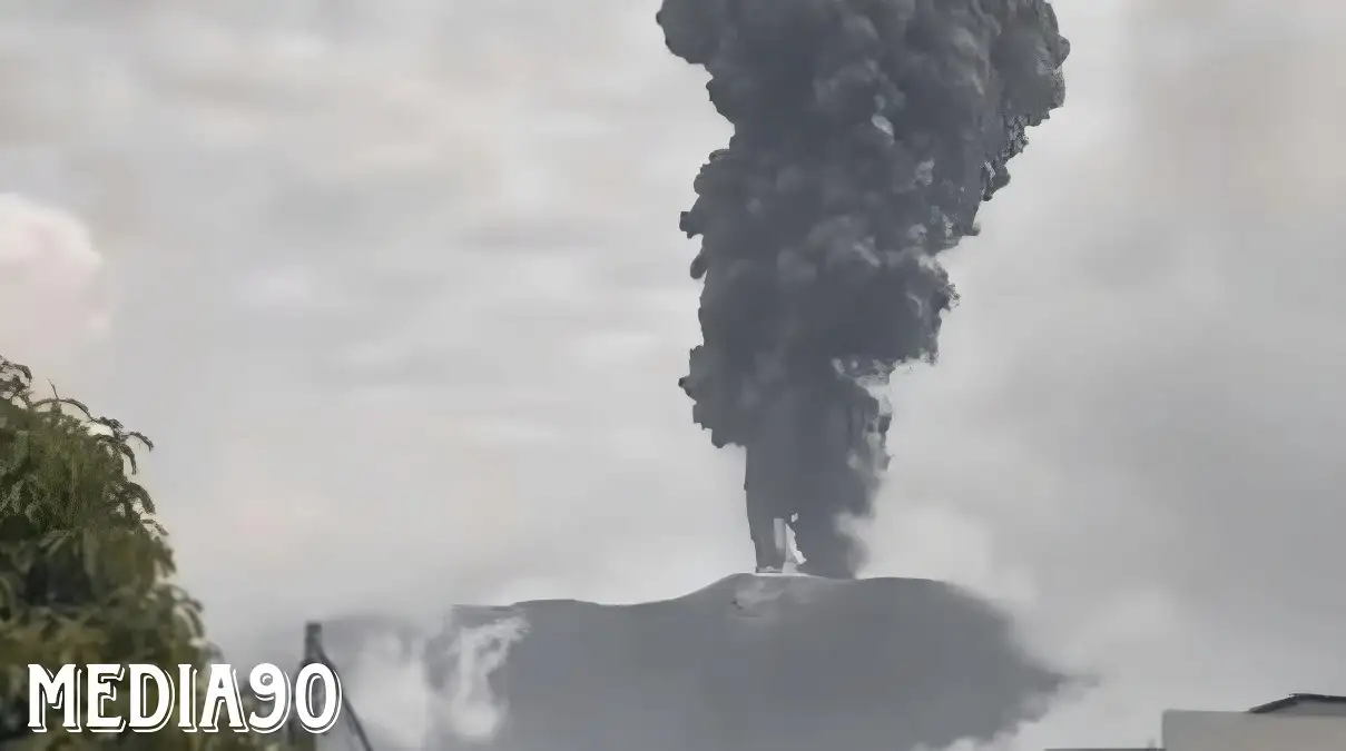Dentuman Keras Terdengar di Bukittinggi, Gunung Marapi Sumatera Barat Erupsi, 70 Pendaki di Sekitar Gunung