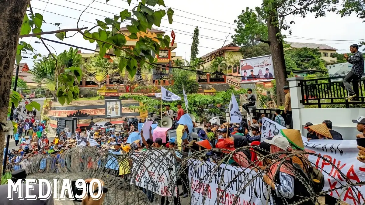 Diduga Ada Mafia Tanah, Ratusan Petani di Lampung Timur Demo di Kantor BPN Lampung