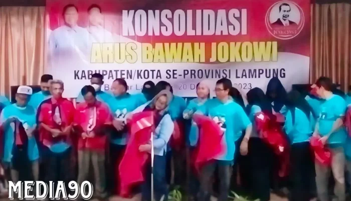 Bergeser Arah Politik: Kader dan Pendukung PDIP Lampung Memilih Dukung Prabowo-Gibran dengan Aksi Buka Seragam