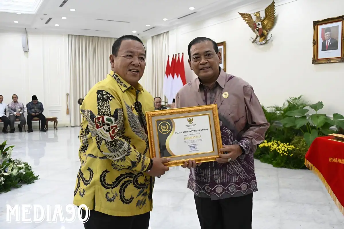 Gubernur Lampung Arinal Terima Anugerah Keterbukaan Informasi Publik Tahun 2023