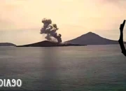 Rekor Aktivitas Vulkanik: Gunung Anak Krakatau Mendominasi! 10 Gunung Api Indonesia yang Meletus Paling Sering hingga Desember 2023