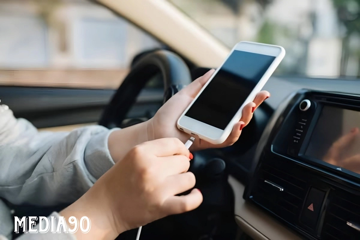 Ini alasannya mengapa sebaiknya tidak mengisi daya smartphone di mobil terlalu sering