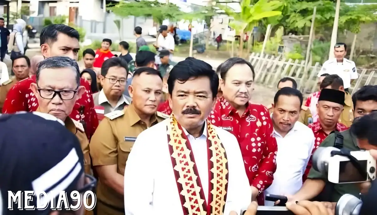 Menteri ATRBPN Serahkan 353 Sertifikat Tanah kepada Korban Tsunami Selat Sunda Lampung Selatan