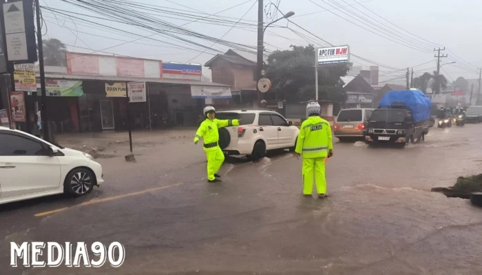 Darurat Banjir: Ratusan Motor Terdampar di Jalan Simpang Pusri Pringsewu Akibat Hujan Lebat