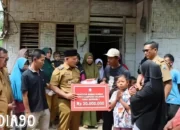 Upaya Sigap Bupati Nanang: Bantuan Cepat untuk Korban Angin Kencang, Rumah Warga Kalianda Ambruk