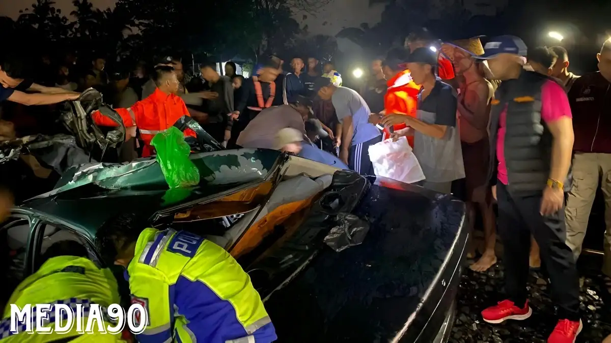 Tiga Tewas, Begini Penjelasan KAI dan Polisi Soal Sedan Tabrak Kereta Kuala Stabas di Lampung Utara