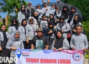 Ekspedisi Literasi: Guru Bahasa Lampung Menelusuri Ketinggian Pendidikan dengan Mengunjungi Menara Siger dan Makam Radin Inten II