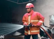 Kebakaran Hebat Menghantam RM Puti Minang Natar Akibat Tabung Gas Bocor, Kerugian Capai Rp200 Juta