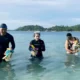 Banyak Sampah Plastik, Anggota Polda Lampung Bersihkan Pantai Mutun dan Pulau Tangkil Pesawaran
