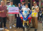 Keberuntungan Menghampiri! Warga Way Kanan Raih Motor Honda CB150X dalam Undian Setelah Membeli Motor Revo