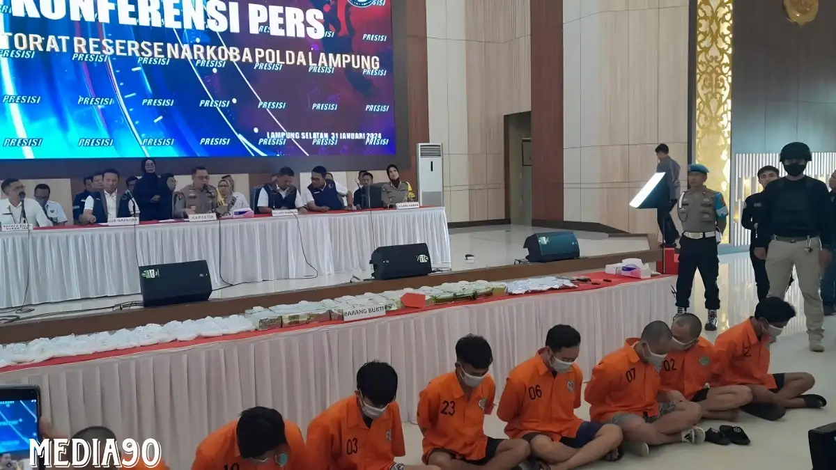 Berperan Kurir dan Pengintai, Dua Tersangka Narkoba Sindikat Fredy Pratama Ditangkap Polisi di Perumahan Tanjung Bintang