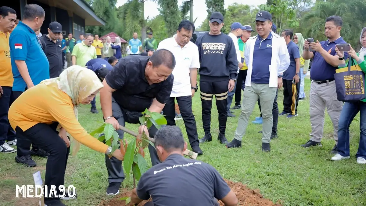 Jumat Ceria, Gubernur, Ketua PKK, dan OPD Pemprov Lampung Gelar Senam Bersama di Kebun PKK Agropark Sabah Balau