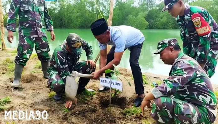 Tentara Tanam Asri: Koramil Rawajitu Menanam 100 Pohon Buah di Oasis Tambak Dipasena Tulang Bawang