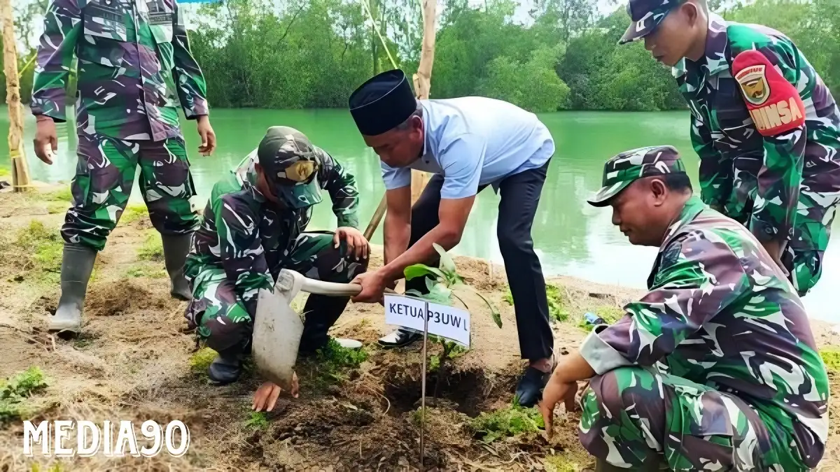 Koramil Rawajitu Tanam 100 Pohon Buah di Kawasan Tambak Dipasena Tulang Bawang