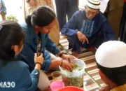 Mahasiswa KKN Unila Aktif Edukasi Pembuatan Eco Enzim untuk Masyarakat Petani di Way Kanan