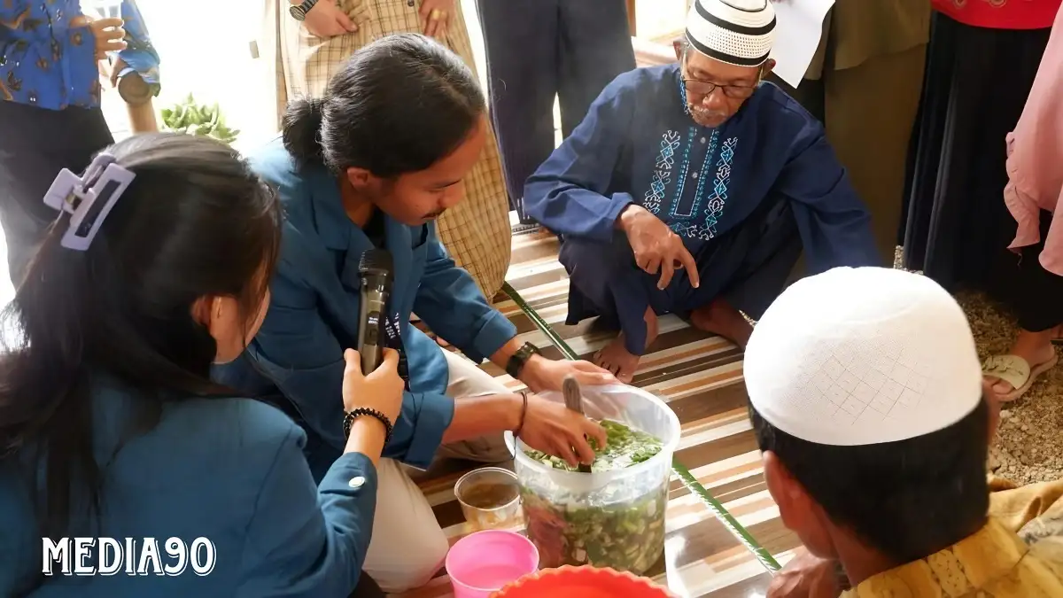 Mahasiswa KKN Unila Sosialisasikan Pembuatan Eco Enzim ke Kelompok Tani di Way Kanan