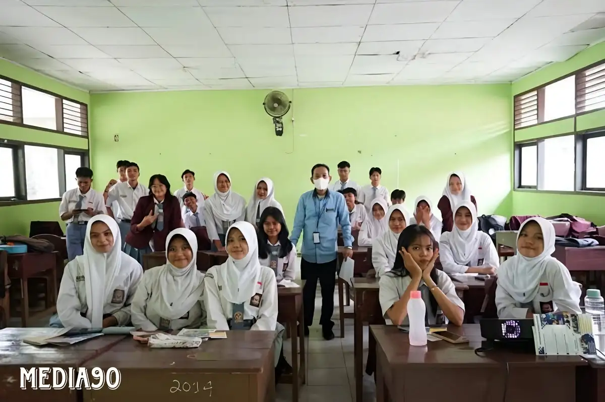 Pengabdian di SMAN 6 Bandar Lampung, Dosen IIB Darmajaya ini Beri Materi Public Speaking